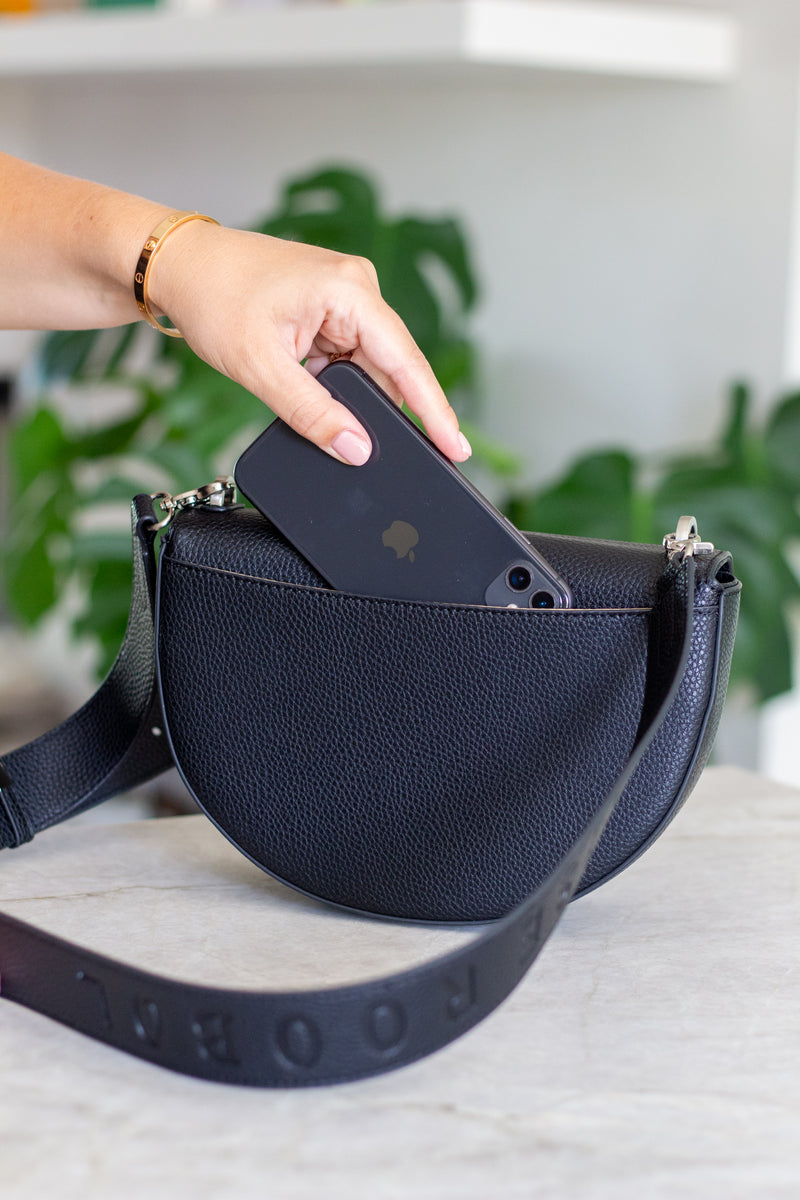 Circle Bag x Big Strap Black DENISE ROOBOL